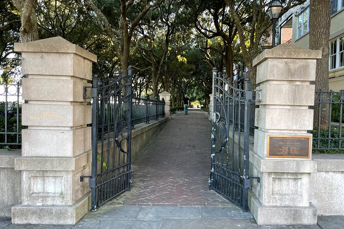300 Years of War and Peacetime in Charleston: A Self-Guided Audio Tour - Rainbow Row and The Battery: Classic Views With Real Context