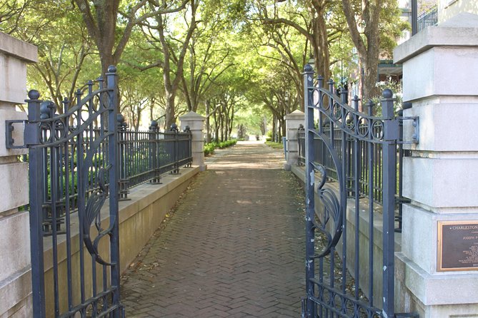90-Minute Charleston City Sightseeing Bus Tour - Colonial Lake and White Point Garden: calm spots in a busy city