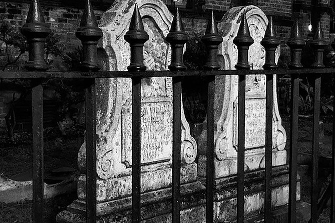A Ghost Tour with 10 ORIGINAL Stories AND Equipment! - Who should book this ghost tour (and who should skip it)