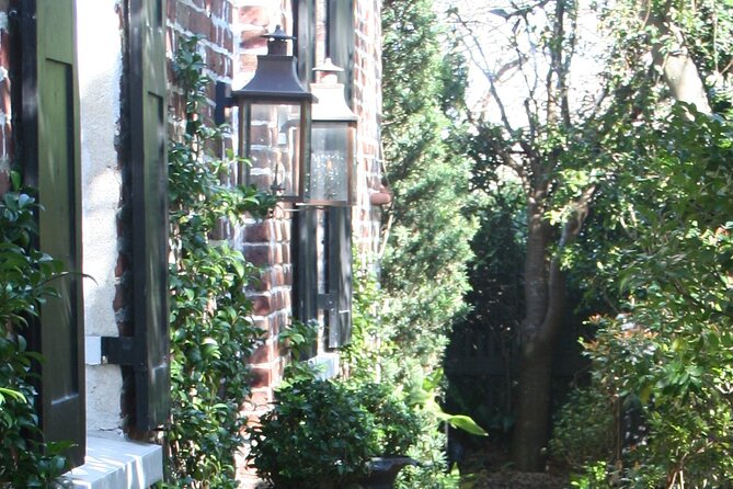 Charleston Footprints Walking Tour - Dock Street Theater, Pink House Gallery, and the Gibbes: Art, Entertainment, and Street-Level Culture