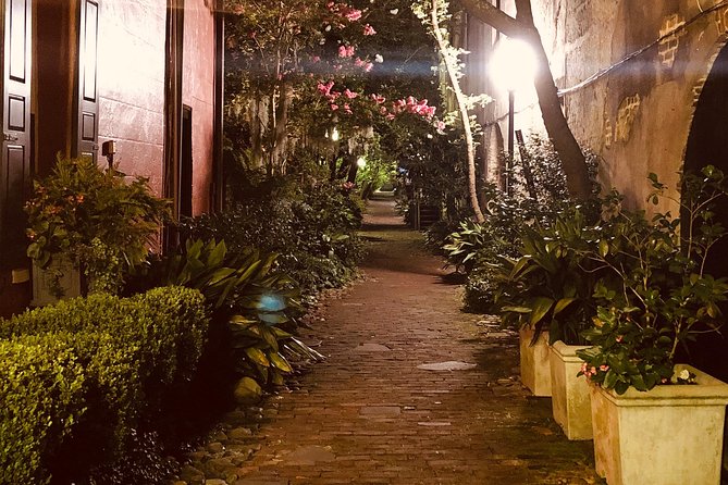 Charleston Haunted Booze and Boos Ghost Walking Tour - Bars and booze: how the drink stops work (and what you’re paying for)