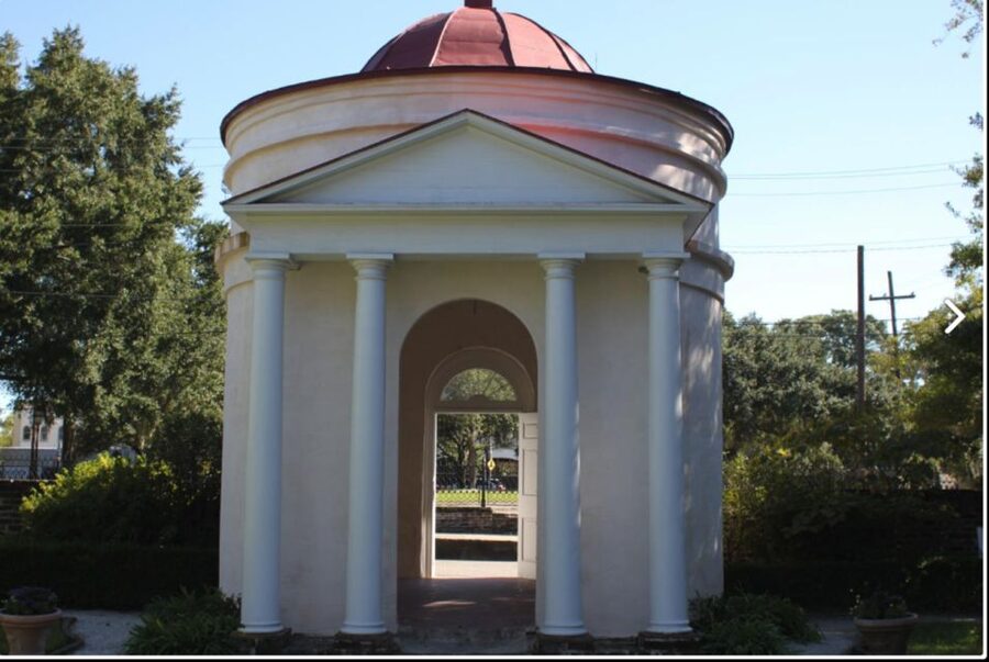 Charleston: Historic City and Southern Mansion Combo Tour - Rainbow Row and Charleston churches: what to look for beyond the postcard