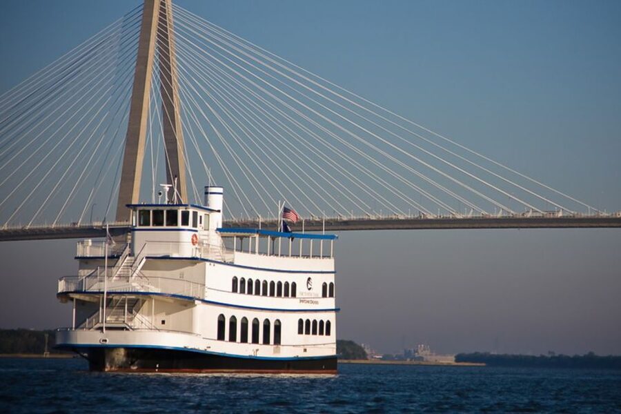 Charleston: Historic City Tour and Harbor Cruise - The guides: why a licensed narration style matters