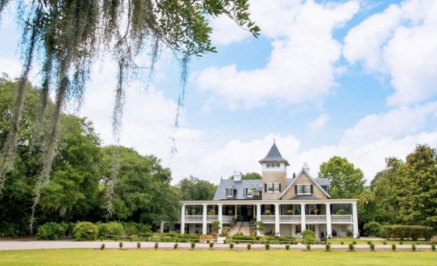 Charleston: Historic City Tour & Magnolia Plantation Combo - Magnolia Plantation and Gardens: Romantic grounds with real-world context