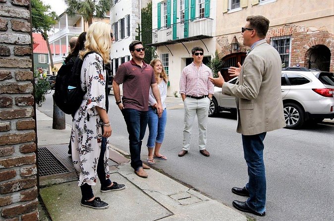 Charleston Historical Walking Tour: Pirates, Patriots, and More - White Point Gardens at The Battery: 6 acres of southern waterfront calm