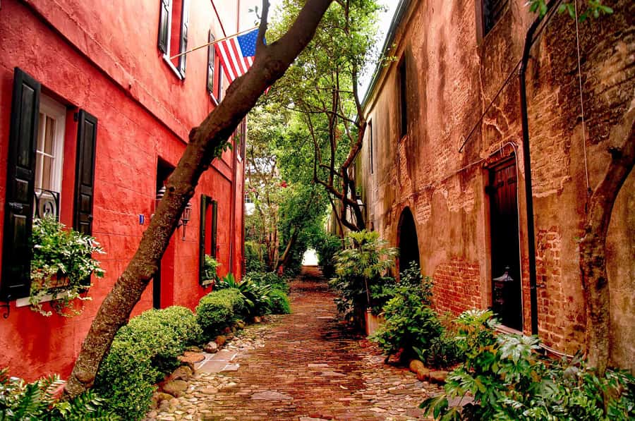 Charleston: History and Architecture Guided Walking Tour - Meeting under the awning: the 90-minute flow