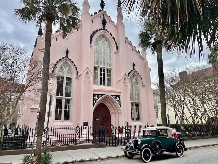Charleston: History and Architecture Guided Walking Tour - Wrought-iron gates and the three secret alleys