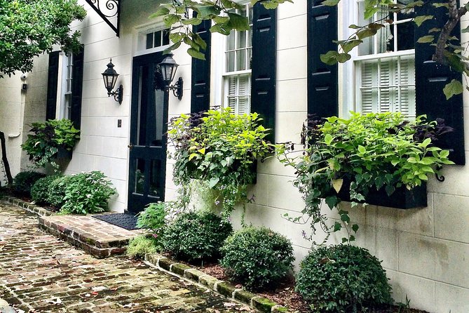 Charleston History, Homes, and Architecture Guided Walking Tour - Rainbow Row: Georgian Houses and Real-World Porch-Level Detail