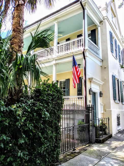 Charleston History Tour-Small Groups Only-History & Alleys - Circular Congregational Church: early Charleston and public life