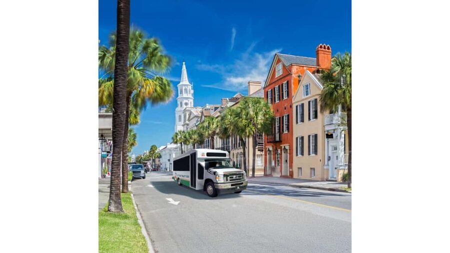 Charleston: Old Town Trolley Tour - Your first major photo stops: Rainbow Row and the Battery
