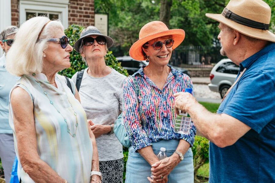 Charleston: Old Walled City Historical Walking Tour - St. Michael’s Episcopal Church and the tombstone-symbol lesson