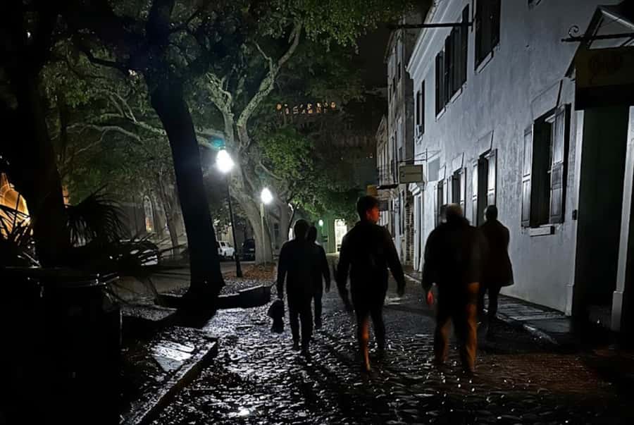 Charleston: Pirates and Ghosts Guided Walking Tour - Old prison and where battles happened: the darkest pirate chapter
