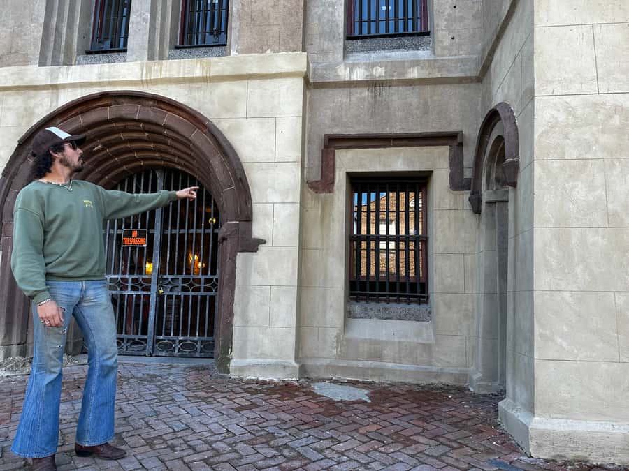 Charleston: Pirates and Ghosts Guided Walking Tour - Meeting point, timing, and how to start smoothly