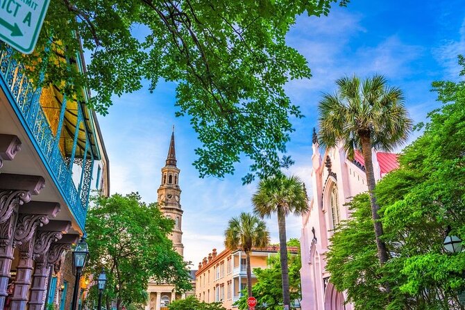 Charleston Pirates and Ghosts Tour - Stop 1: Pineapple Fountain and the pirate landing story