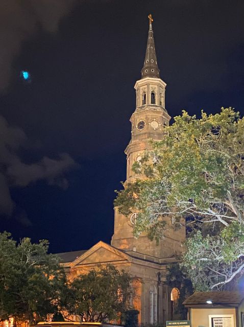 Charleston: Real Hauntings of Charleston Guided Tour - The starting point: 122 E Bay St and the quick-launch vibe