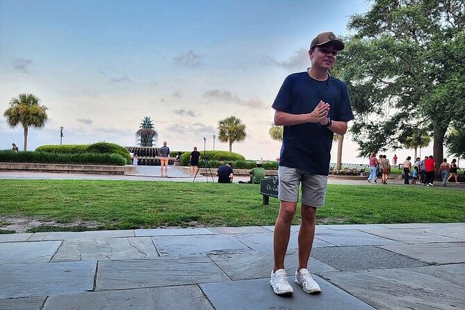 Charleston's Crafts & Cocktails tour - Entering the Charleston City Market zone: what this tour really feels like