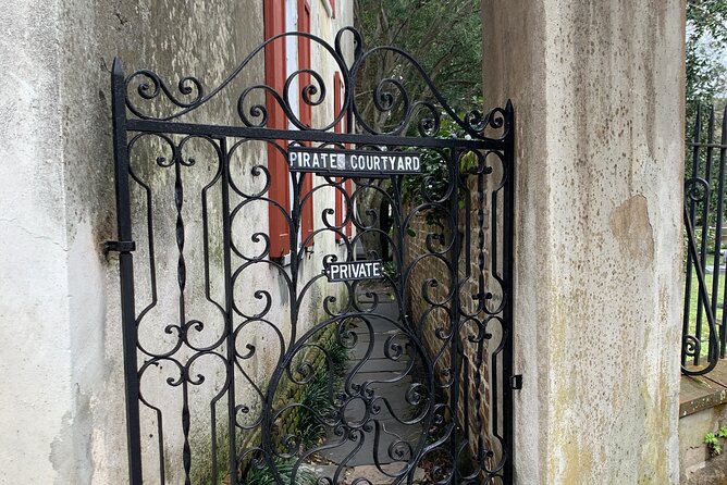 Charleston's Haunted Ghost Tour - Solo Smart Phone Guided Tour - Day vs. night: how to choose the best time to listen