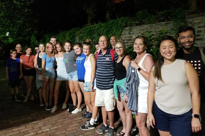 Charleston's Pleasing Terrors Night-Time Walking Ghost Tour - Stop 1: Poogan’s Porch and the Stories That Built a Reputation