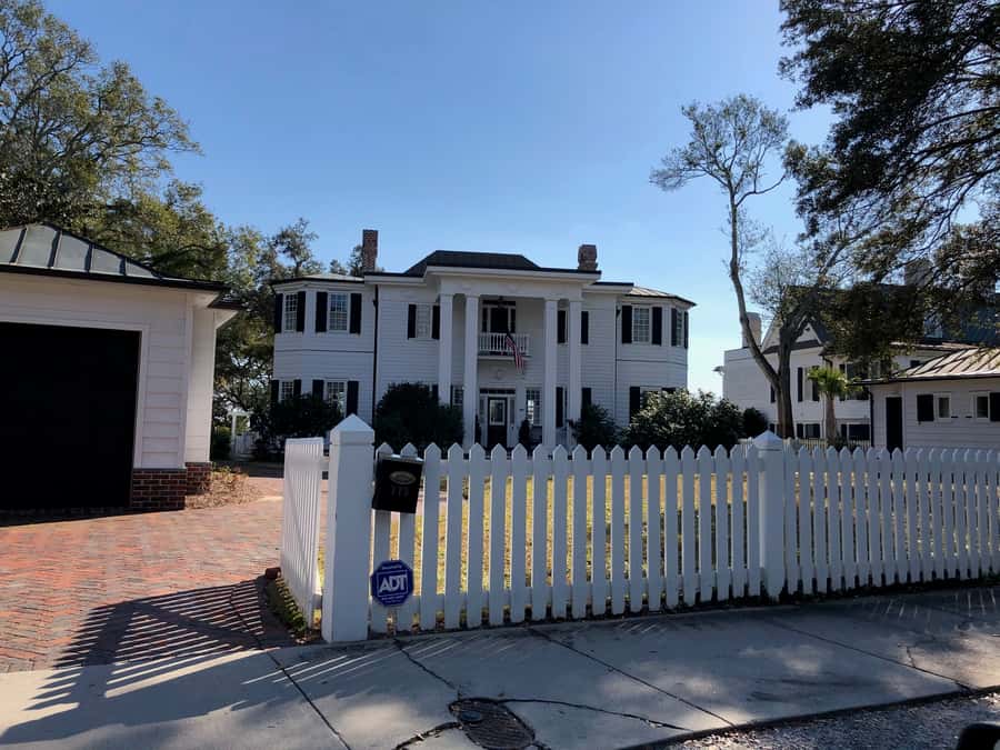 Charleston: Shem Creek Culture Tour - Meet your guide at 111 Coleman Blvd and plan for a 90-minute walk