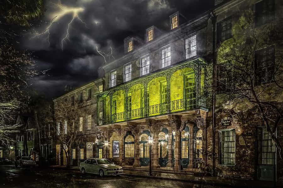 Charleston: Spirits & Spirits Haunted Pub Crawl - The 6:00 PM to 8:00 PM Ghost-Bar Plan in Charleston