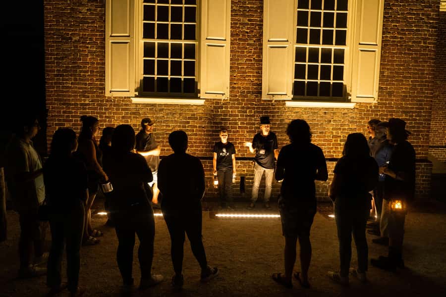 Charleston Terrors: Pirate Ghosts Haunted Walking Tour - Lady in the Black Dress and the Hopeless Businessman Search