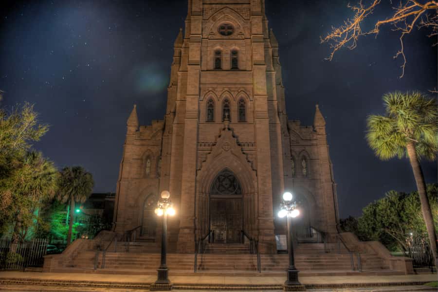 Charleston: The Ghosts of Liberty Guided Walking Tour - Finding the tour group at Concord and Vendue Range