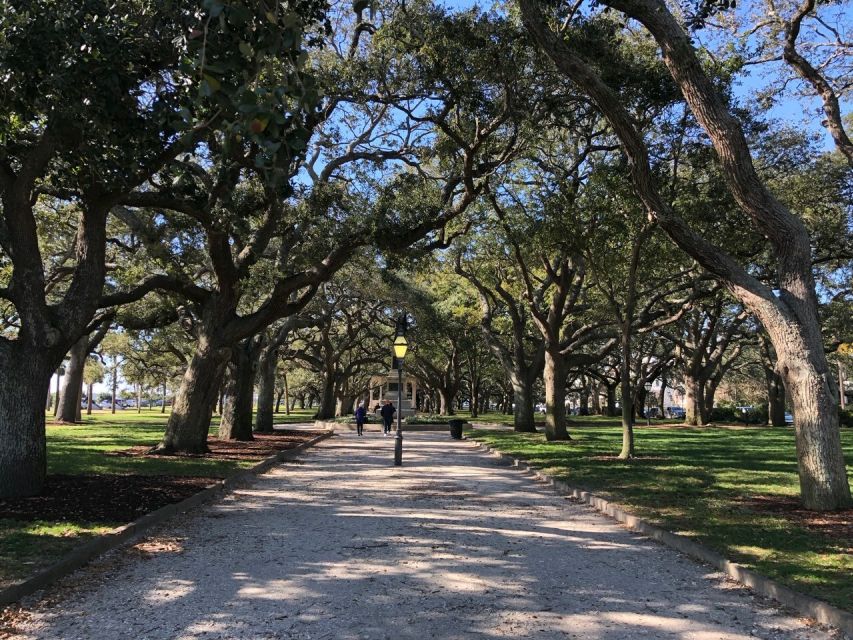 Charleston: Walking History and Bar Tour - The downtown walk: alleyways, theater stops, and 300-year-old homes