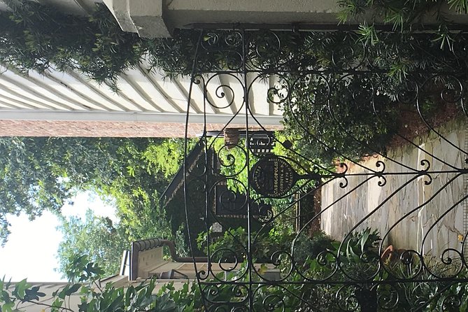 Charleston Walking Tours with Ann - Meeting Ann at 115 Meeting St: your “get oriented” moment