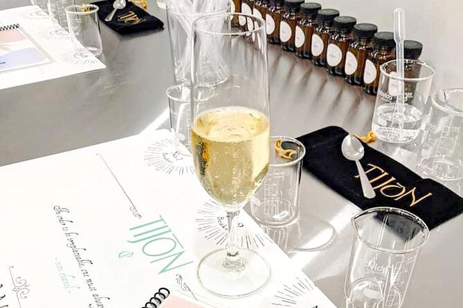 Create Your Very Own Custom Perfume or Cologne in Charleston - Fragrance 101 - What Happens During the Two Hours