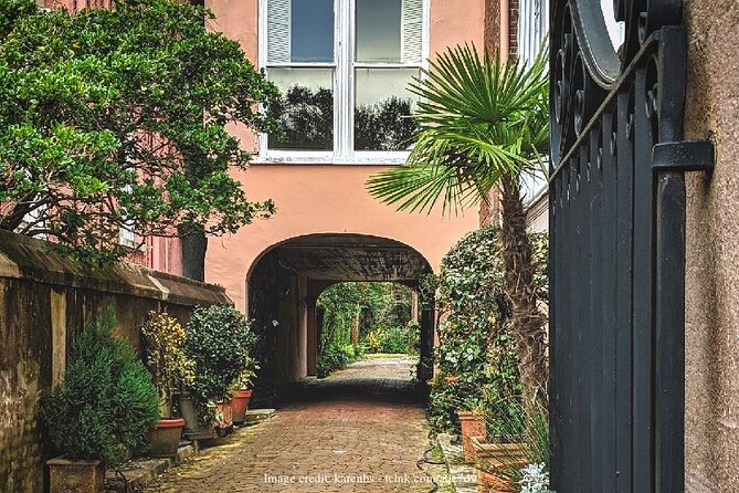 Historic Charleston: 2-hour Private Highlights Walking Tour - Stop 4: Charleston City Market for snacks, shopping, and wrap-up tips