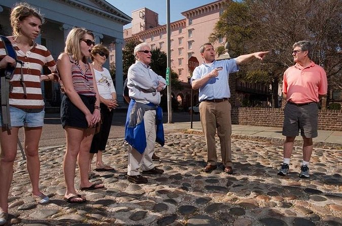 Historic Charleston Walking Tour: Rainbow Row, Churches, and More - Churches and graveyards: history with a human scale