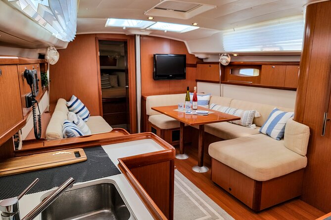 Private Afternoon Sailing/Dolphin & History Tour on 43ft Mystique - Dolphins and the rhythm of an afternoon sail