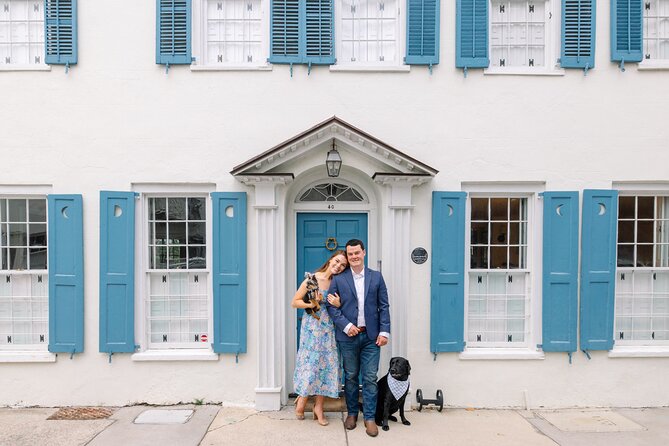 Private Photo Session in Historic Charleston - Posing with Confidence: The Guide’s Comedy-Calm Approach