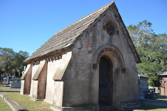 Small Group Ghost Tour Charleston: 60min of True Haunted History - Circular Congregational Church graveyard (1691 and the Netflix Outer Banks link)