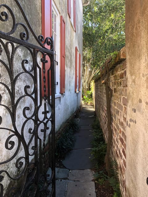 Walled City Spirits with Local Guide - How the walk is timed: short stop lengths, purposeful route